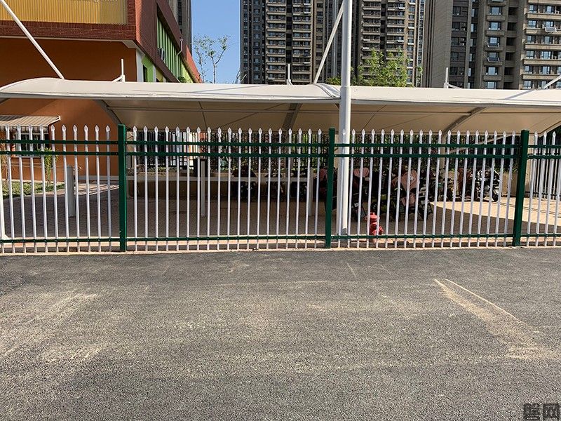 某幼儿园锌钢护栏安装项目